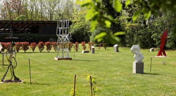 Kortárs szobrászati kiállítás nyílt Köveskálon