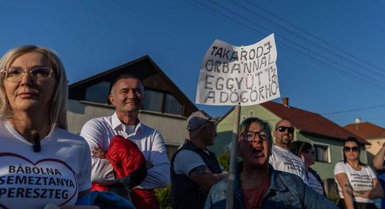 „Már nagyon büdös van, az tény és való” - a peresztegi dögtemető-fórumon megjelent Nagy István is
