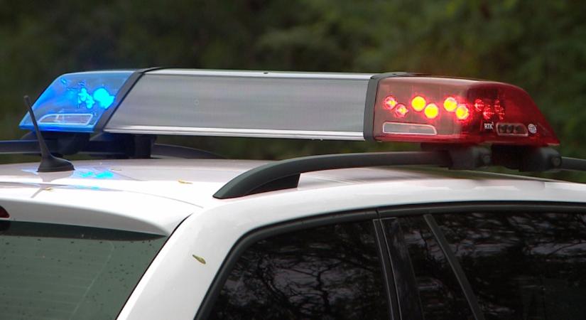 Kamionnal ütközött össze egy személyautó a 4-esen, Püspökladánynál