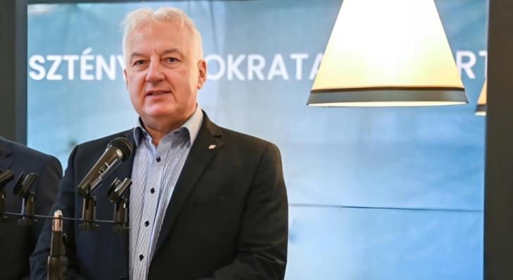 Semjén Zsolt Vadai Ágnesnek: A méh hiába magyarázza a légynek, hogy a méz jobb, mint a trágya