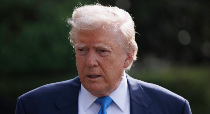 Felpaprikázva hívta fel Donald Trump Jeff Bezost, mert az Amazon feltüntetné a vámköltségeket az árak mellett