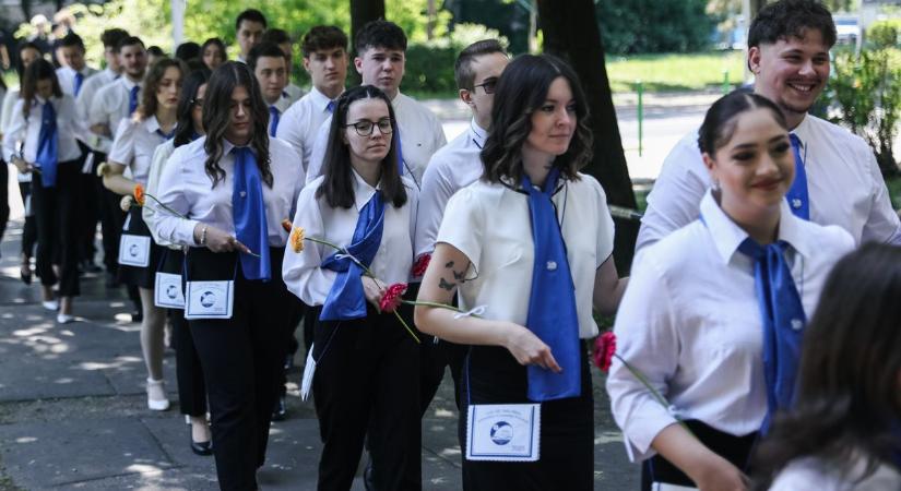 Elballagtak a győri Pálffy végzősei is – Óriási képgaléria a nagy napjukról