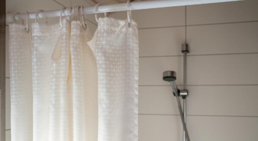 Veszélyes lehet, ha nem cseréled időben a zuhanyfüggönyt - A mikrobiológusok szerint, ilyen gyakran kellene