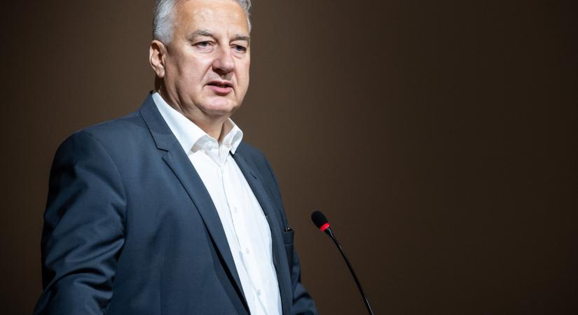 Semjén Zsolt válasza az egyházellenes Vadai Ágnesnek: A méh hiába magyarázza a légynek, hogy a méz jobb, mint a trágya