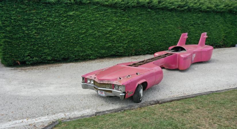 Eladó Elvis Presley 12,5 méteres, gitár alakú Cadillacje