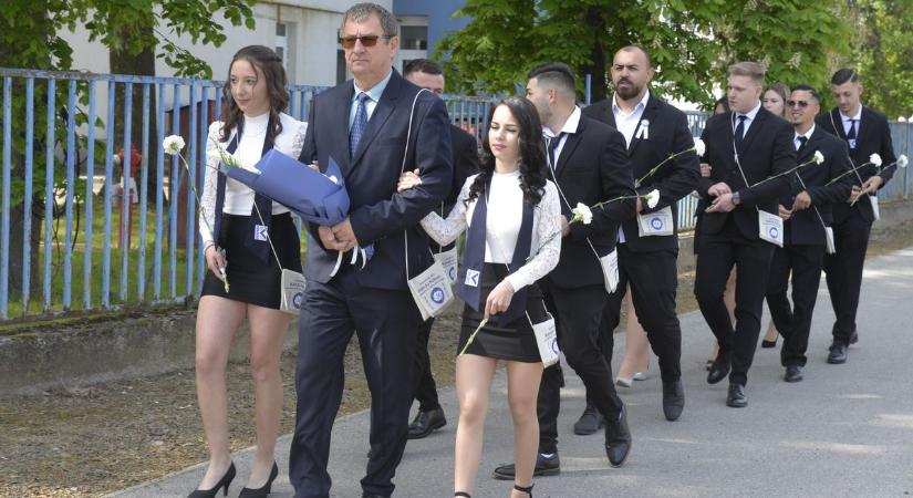 Megható pillanatok a záhonyi középiskolában