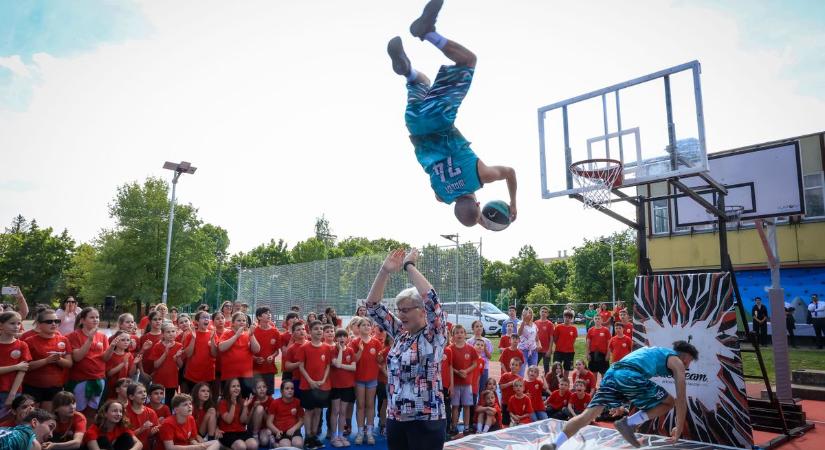 „Régi álmunk vált valóra” – sportudvart avattak Bonyhádon