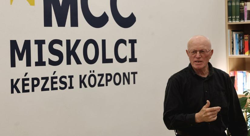 Ötször megkerülte a földet, most Miskolcon járt Fa Nándor - képek, videó