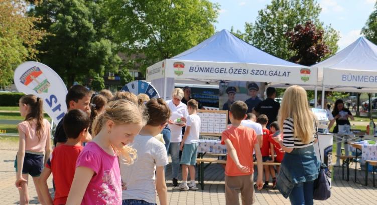 Rendőrnapi majális a fonyódi Vigadó téren