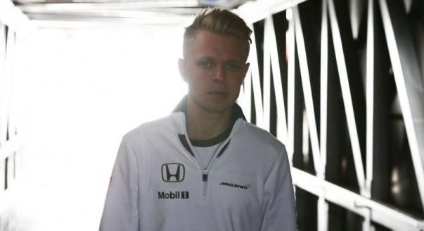 Ígéretek közt tűnt el Magnussen ülése