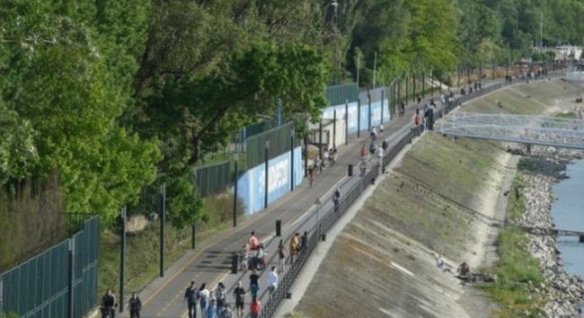 Ezen a hétvégén is megnyílik a pesti alsó rakpart a gyalogosok előtt