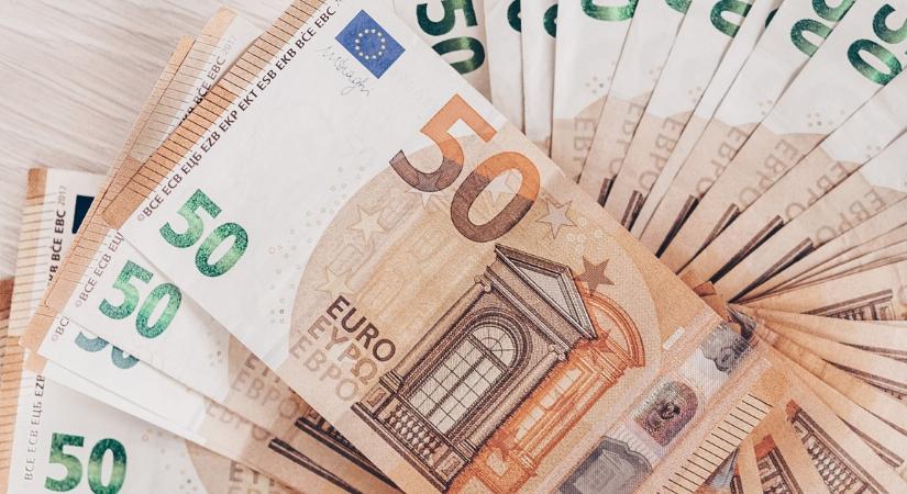 Figyelem: marad a forgalomban az 50 eurós, csak a sérült, régi bankjegyeket cserélik