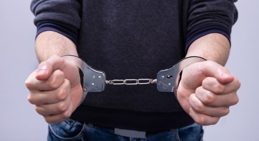 Szándékosan gázolt el iskolából hazafelé tartó gyerekeket egy 28 éves férfi, mert „elege lett mindenből”