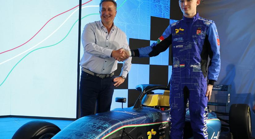 Megjöttek a HUNOK! – Leleplezték a győri Formula 4-es csapat versenyautóját