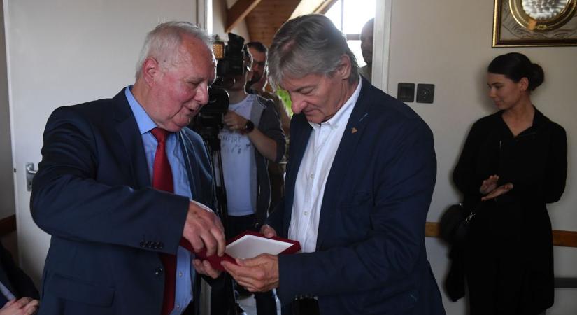 Május 1. üzenete: mit ér a melós ma? Bértárgyalás, kafetéria, vs. haszon az utolsó forintig
