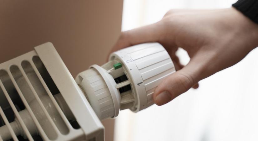 Ingyenpénzt kaphatnak a távhős lakásokban élők, nyártól kérhető a rezsicsökkentő támogatás
