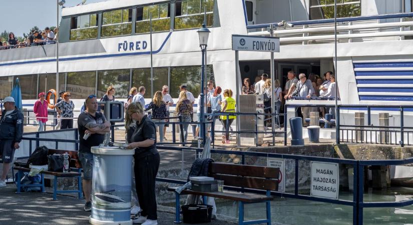 Megteltek a balatoni kompok, tömegek indultak Badacsonyba – fotó