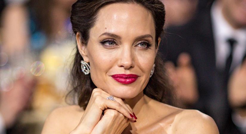 Angelina Jolie kísértetiesen hasonlít édesanyjára: tőle örökölte a szépségét