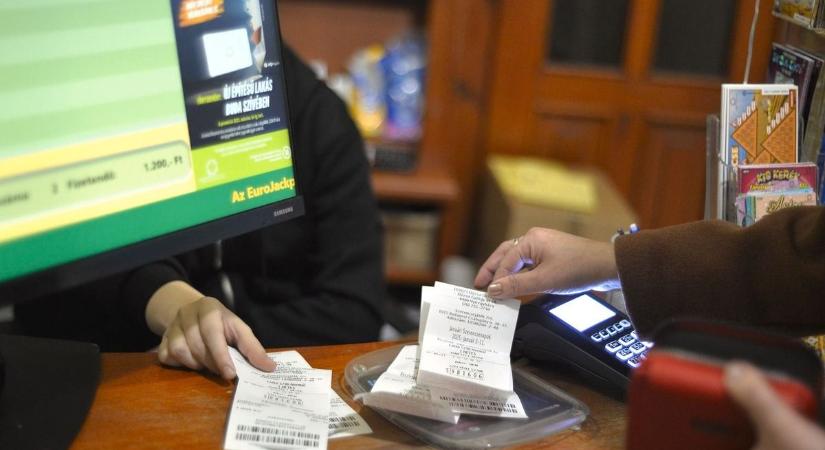 Megnyerte az Eurojackpot óriási, 39,9 milliárd forintos főnyereményét. Megkérdeztük, mire költi