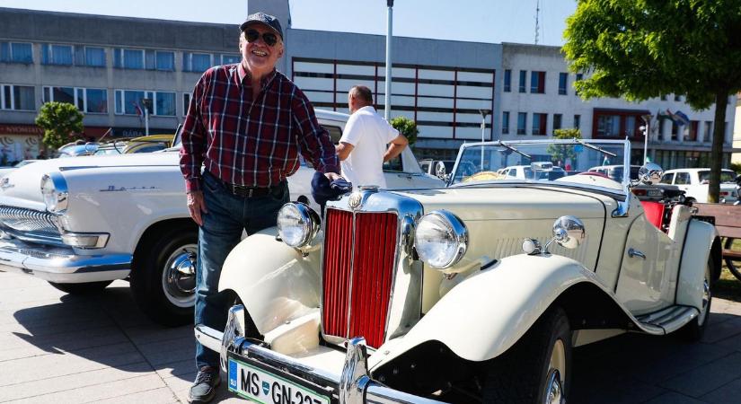 Majális Körmenden - Így vonultak fel az oldtimer és a különleges autók - fotók, videó