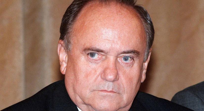 Ez volt Torgyán József eredeti foglalkozása, távolabb már nem is lehetne a politikától