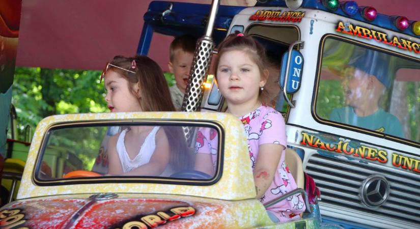 Virsli, vattacukor, mini vidámpark: naná, hogy retro majális (galéria, videó)