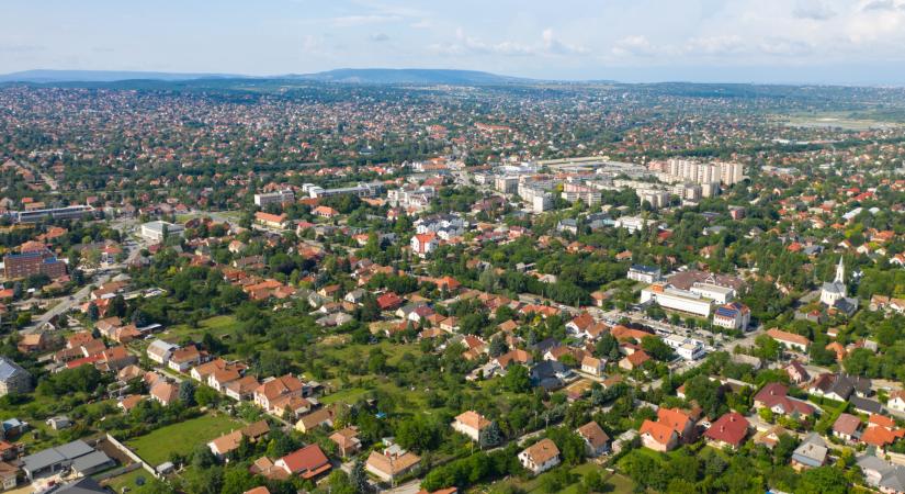 Ezeknek a településeknek nő ugrásszerűen a népessége - Hol vezethetik be a helyi önazonosság védelméről szóló törvényt?