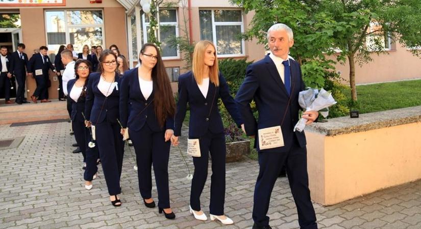 Utoljára szólt a csengő a püspökladányi diákoknak