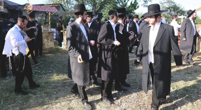 A híres csodarabbi nyomában: több ezer zsidó zarándok kereste fel Bodrogkeresztúrt