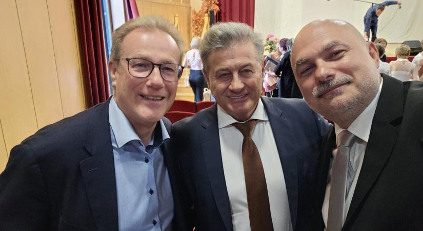 Tégláson bukkant fel a “rosszul” ikszelő nyíradonyiakat megátkozó Tasó László