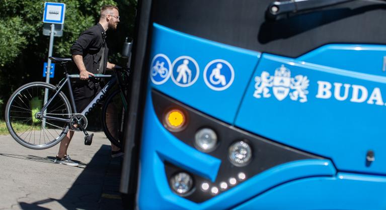Növekszik a fővárosban a kerékpárszállítás lehetősége az autóbuszokon