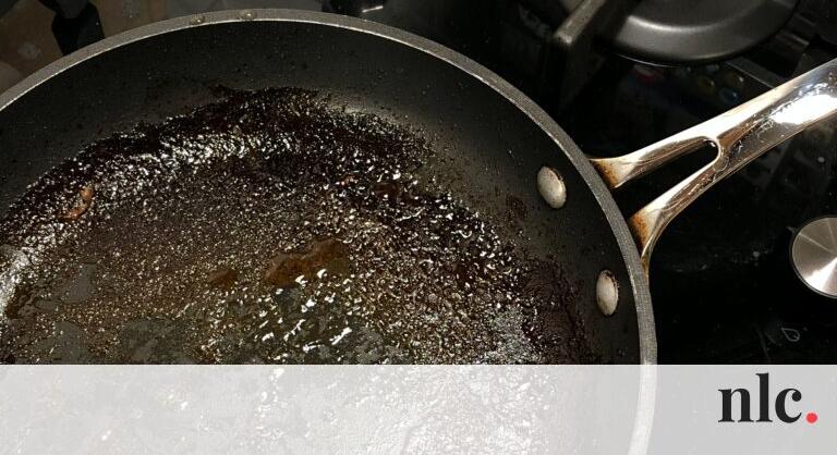 Ez a legjobb módja a zsír eltávolításának a serpenyőkről és a sütőről