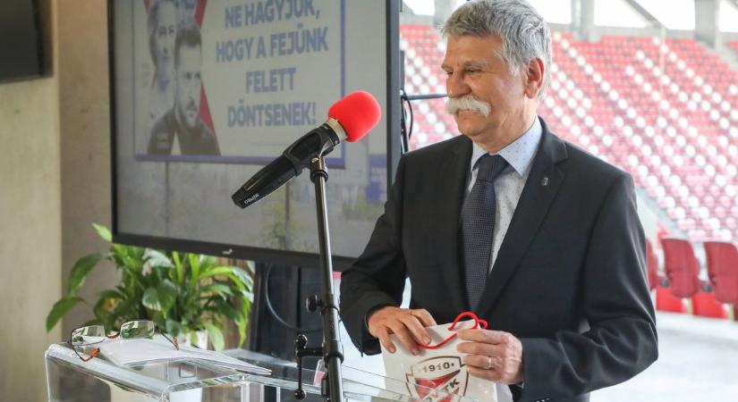 Kövér László csak akkor tárogatózik, ha senki nem hallja