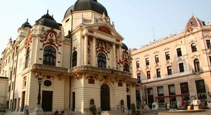 Rendhagyó évadbemutató a Pécsi Nemzeti Színházban