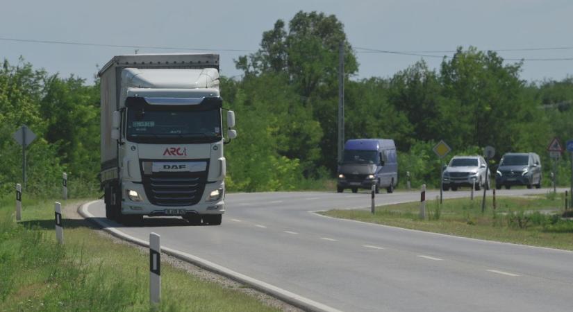 Kamionos káosz Ásotthalomnál, videóra vették az őrületet