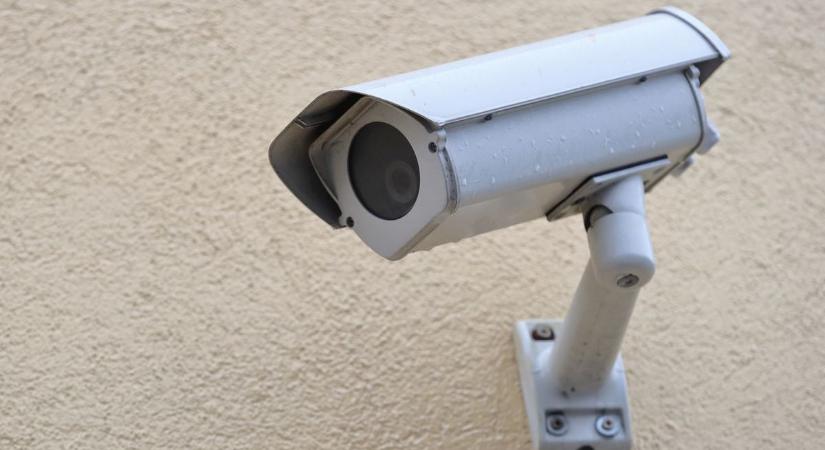 Új kamerák, nagyobb biztonság – így fejlesztik Oroszlány térfigyelő rendszerét