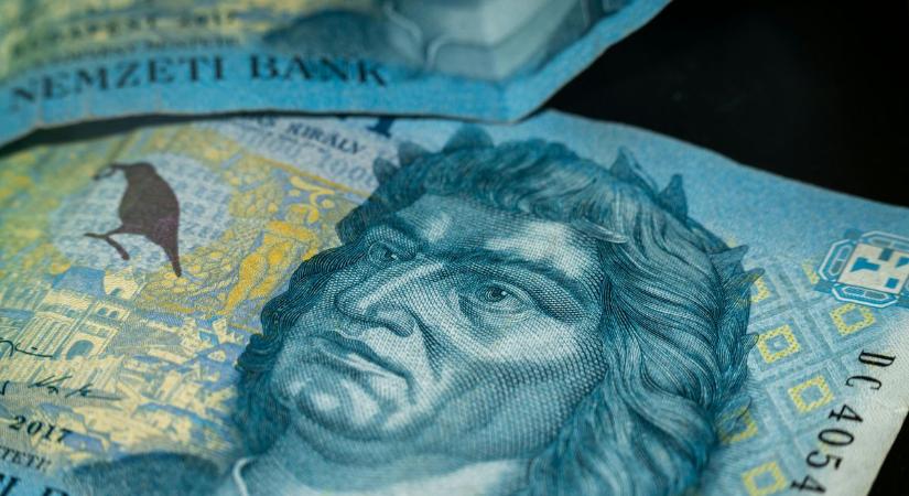 Kiderült, mikor jön a családi pótlék – itt vannak a 2025-ös dátumok!
