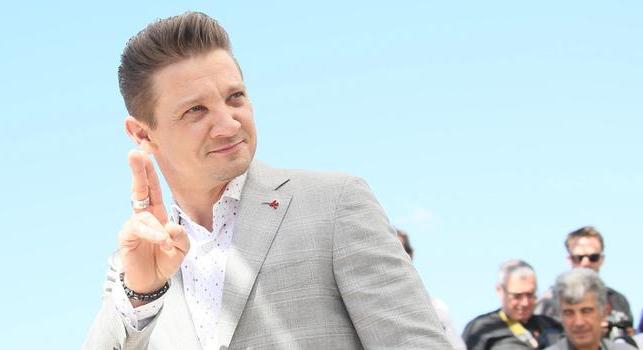 Fél Jeremy Rennernek fél gázsi? Hol a Sólyomszem második évada?