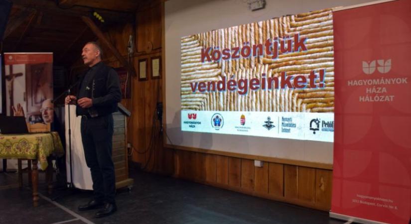 Kiscsőszi szőttes, avagy konferencia az értékőrzés jegyében