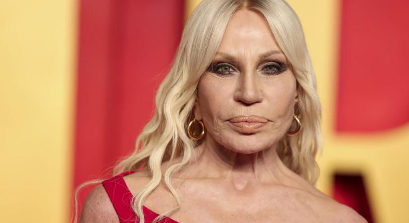 A múzsa, az ikon, a divatdiktátor – 70 éves Donatella Versace