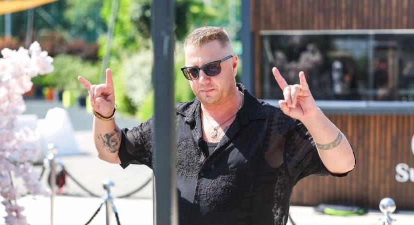 Sokkoló: Betört orral jelentkezett be Zámbó Jimmy fia, itt a videó a balesetről