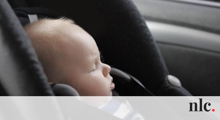 Forró autóba zárt kisbabát mentettek a tűzoltók Bácsalmáson