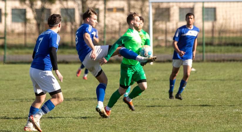 Barátok közt Csesztregen - tiszta vizet öntött a pohárba Tamás Tamás