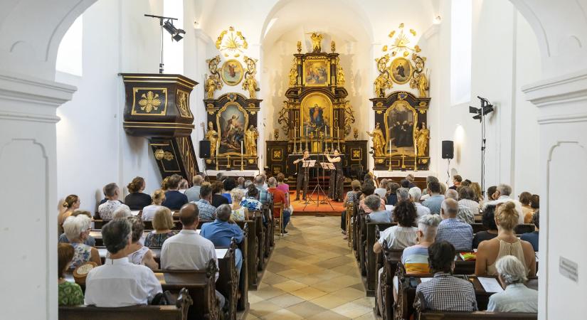 Egy estére a Pannonhalmi Főapátságba „költözik” az Esterházy-udvar