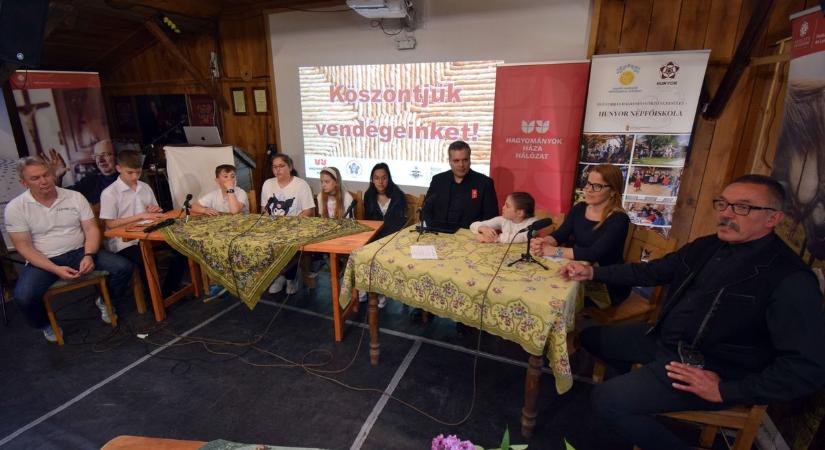 Kiscsőszi szőttes – konferencia az értékőrzés jegyében