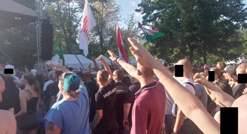 Tudatos rosszindulatról ír a Mi Hazánk, miután náci karlendítést, Hitler-tetoválást fotóztak a párt majálisán