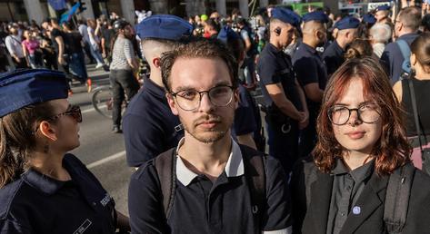 „Azért elég ijesztő, hogy 19 évesen, 160 centivel 10 rendőr körbevesz”