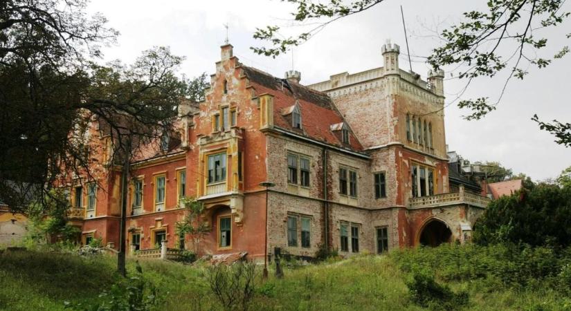 Szellemkastély az erdő mélyén: Mikosdpuszta titkai - videó