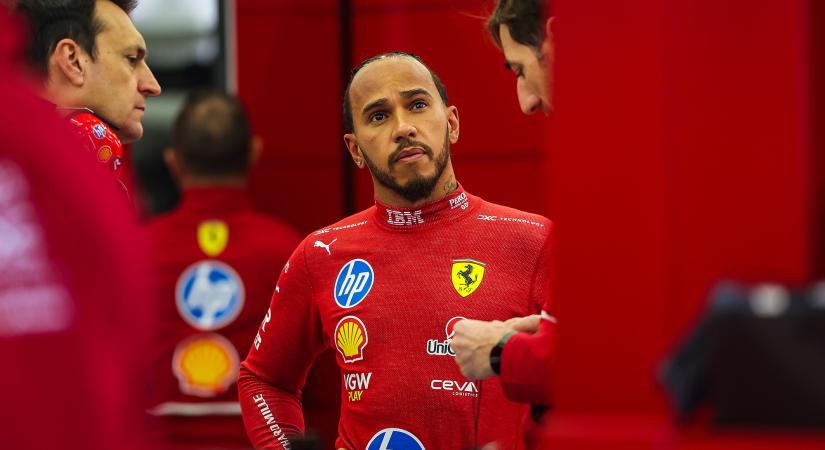 „Lewis Hamilton kétségbeesettnek tűnik”