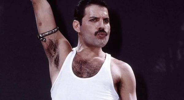 Talkshow Freddie Mercury road-jával a Marczibányi Téri Művelődési Központban